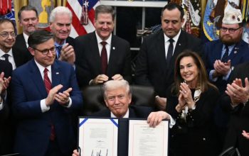 Trump Akhiri Penutupan Pemerintah Terlama di AS, Rakyat Lega tapi Pertarungan Politik Belum Usai