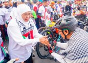 Berangkatkan Gowes Bareng 1.000 Km _Ride For Palestine_, Gubernur Khofifah Serukan Pesan Perdamaian