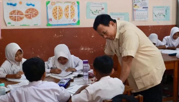 Prabowo Luncurkan Smartboard Nasional, Tandai Era Baru Digitalisasi Kelas di Indonesia