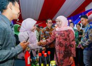 Gubernur Khofifah Lepas Enam Truk Produk Ekspor IKM Desa Devisa Senilai Rp5,8 Miliar