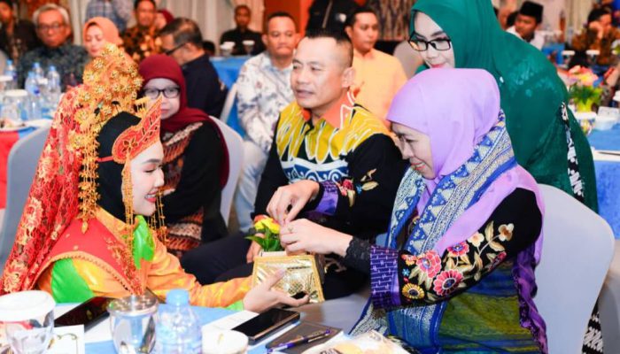 Gubernur Khofifah Ajak Masyarakat Kepulauan Riau Asal Jatim Guyub Rukun dan Trengginas Berpartisipasi dalam Pembangunan Daerah Rantau