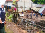 Gubernur Khofifah Turun Langsung Tangani Banjir Situbondo, Fokus Pengerukan Sungai dan Penguatan Bronjong