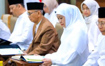 Khotmil Qur’an Inklusif di Grahadi, Gubernur Khofifah Ajak Perangkat Daerah dan Komunitas Tuli Raih Berkah Ramadan