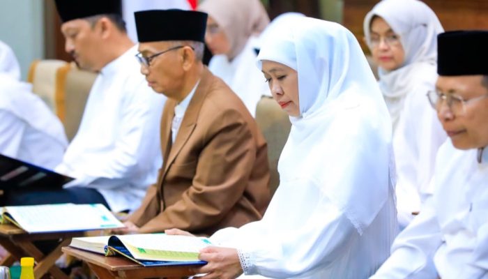 Khotmil Qur’an Inklusif di Grahadi, Gubernur Khofifah Ajak Perangkat Daerah dan Komunitas Tuli Raih Berkah Ramadan