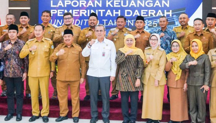 Gubernur Khofifah Serahkan LKPD 2025 ke BPK, Dorong Daerah Tindak Lanjuti Temuan demi Raih WTP