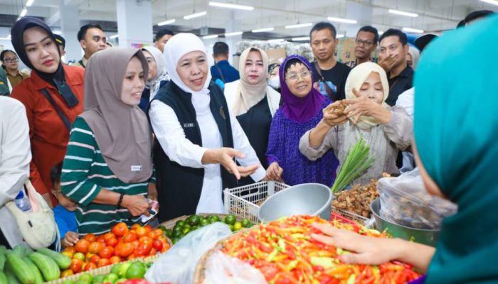 Khofifah Indar Parawansa Tinjau Pasar Legi Ponorogo, Pastikan Harga Sembako Stabil Pasca Lebaran