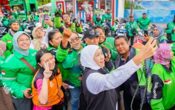 Gubernur Jatim Bagikan BBM Gratis untuk Ojol, Ringankan Beban Operasional