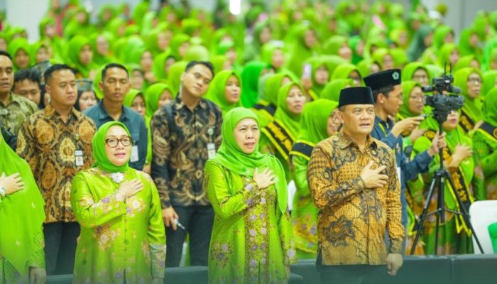 HUT ke-80 Muslimat NU, Khofifah Indar Parawansa Kukuhkan 400 Paralegal di Jateng, Gaungkan Perlindungan Hukum Perempuan dan Anak