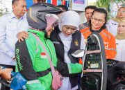 Gubernur Khofifah Bagi BBM Gratis untuk Ojol Perempuan, Aksi Nyata di Hari Kartini