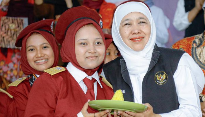 Gubernur Jatim Bangga Siswa SRMP 15 Mojokerto Fasih Pidato Lima Bahasa Saat Hardiknas
