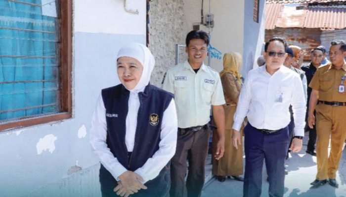 Gubernur Khofifah Tinjau Langsung Hasil Bedah Rumah Tenaga Keamanan SMAN 2 Surabaya, Wujud Kepedulian terhadap Kesejahteraan dan Hunian Layak bagi Insan Pendidikan Jatim