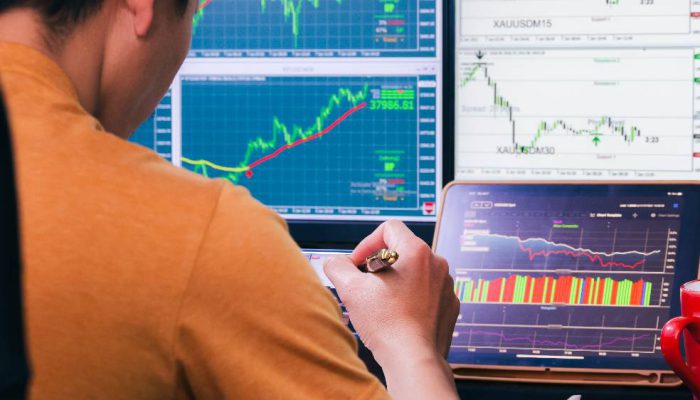 BBCA dan BBRI Jadi Penopang IHSG, Saham Bank Besar Masih Diburu Investor