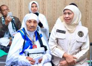 Gubernur Khofifah Lepas Kloter Terakhir Embarkasi Surabaya, Pesankan Jamaah Jaga Kesehatan dan Kekhusyukan Ibadah