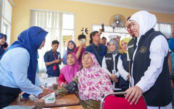 Gubernur Jawa Timur Khofifah Ajak Masyarakat Bahagiakan Lansia di HLUN 2026