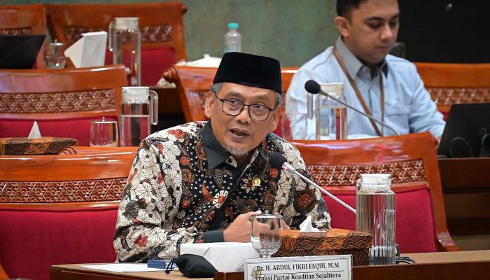 Usulan Gaji Guru Rp30 Juta Per Bulan Perlu Kajian Mendalam, DPR Tekankan Realitas Fiskal dan Reformasi Pendidikan