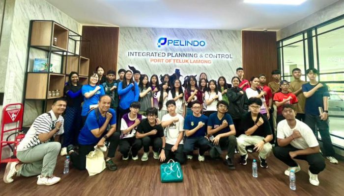 Siswa Queensway Secondary School Singapura Pelajari Teknologi Green & Smart Port di Terminal Teluk Lamong