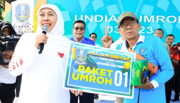 Gubernur Khofifah Ajak Masyarakat Semarakkan Tahun Baru Islam 1448 H Lewat Jalan Sehat di Masjid Al Akbar Surabaya