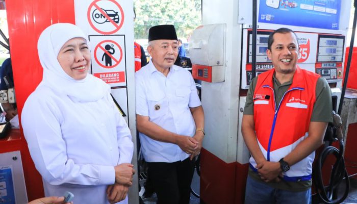 Gubernur Khofifah Pastikan Pasokan Biosolar di Jawa Timur Aman dan Lancar saat Tinjau SPBU Karanglo, Malang. Pastikan Pemprov Jatim Perkuat Koordinasi Bidang Energi dengan Pertamina dan PLN