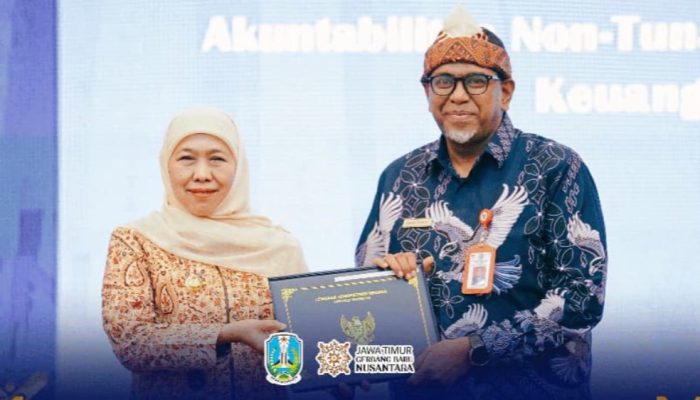 Gubernur Khofifah Tutup PKN II Angkatan II/2026 di BPSDM Jatim, Tekankan Pentingnya Kepemimpinan Adaptif dan Inovatif untuk Peningkatan Kinerja dan Kualitas Layanan Publik