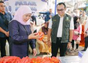 Gubernur Khofifah Perkuat Pengendalian Inflasi dan Gerakkan UMKM Lewat Pasar Murah di Desa Bulukandang Pasuruan
