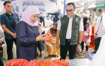 Gubernur Khofifah Perkuat Pengendalian Inflasi dan Gerakkan UMKM Lewat Pasar Murah di Desa Bulukandang Pasuruan
