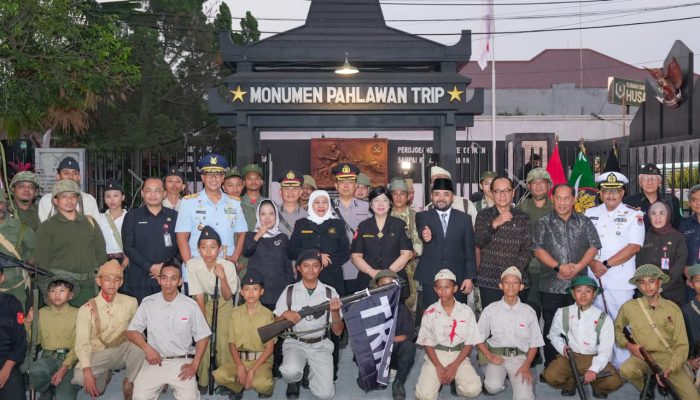Gubernur Khofifah dan Destry Damayanti Ziarah ke Monumen TRIP Malang, Kobarkan Semangat Juang Generasi Muda di Peringatan 79 Tahun TRIP