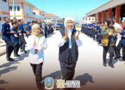 Gubernur Khofifah Bagikan Ratusan Bendera Merah Putih di Sekolah Rakyat Pasuruan, Kobarkan Semangat Indonesia Emas 2045