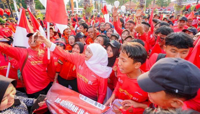 Gubernur Khofifah Berangkatkan Ekspedisi 81, 500 Pendaki Kibarkan Merah Putih di Puncak Arjuno