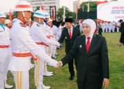 Gubernur Khofifah Kukuhkan 76 Paskibraka Jatim untuk HUT ke-81 Kemerdekaan RI, Tegaskan Amanah Jaga dan Perkuat Semangat NKRI