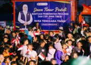 Wujud Solidaritas untuk Korban Gempa NTT, Gubernur Khofifah Serahkan Langsung Penyaluran Bantuan Logistik , Sapa Anak dan Lansia Serta Warga Manggarai