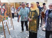 Gubernur Khofifah Bersama Menteri PPPA Panen Ikan Nila Hingga Sawi Samhong dan Tanam Bibit Jeruk Madu saat Menghadiri Pameran Produk SIKAP SMA, SMK dan SLB Se-Kabupaten Jombang