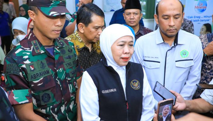 Gubernur Khofifah Jenguk Santri Diduga Korban Keracunan di RSI Siti Hajar Sidoarjo, Doakan Segera Pulih dan Sehat Kembali , Ajak Semua Pihak Melakukan Evaluasi dan Berbenah untuk Implementasi Tata Kelola MBG Yang Lebih Baik