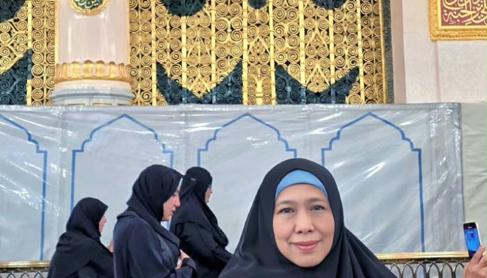 Gubernur Khofifah Bersyukur Masuk Raudhah , Kenang Kisah Tiang Aisyah Dari Seorang Syarifah Untuk Do’akan Orang Tua Masuk Syurga Tanpa Hisab. Ajak Umat Islam Teladani Semangat Keilmuan Sayyidah Aisyah R.A