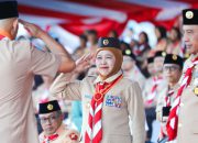 Gubernur Khofifah Hadiri Apel Peringatan Hari Pramuka ke-65 Kwarda Jatim di Unesa, Optimis Pramuka Jadi Penggerak Ketahanan Pangan