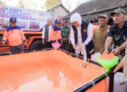 Gubernur Khofifah Salurkan Bantuan 120 Rit Air Bersih untuk Masyarakat Kabupaten Blitar, Bantu 38.270 Keluarga Terdampak Kekeringan