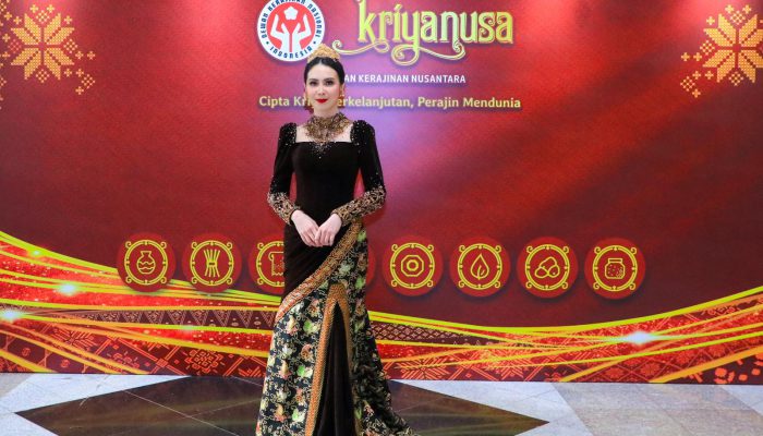 Padukan Kemegahan Majapahit dan Fashion Modern, Arumi Bachsin Angkat Ketangguhan Tribhuwana Tunggadewi di Kriyanusa 2026 serta Ajak Anak Muda Bangga Berwastra