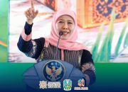 Gubernur Khofifah dan BAZNAS Jatim Bagikan 1.000 Kacamata Gratis untuk Guru PAUD hingga TPQ