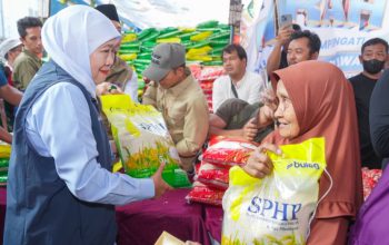 Gubernur Khofifah Gelar Pasar Murah di Batuputih Sumenep, Masyarakat Antusias Dapatkan Kebutuhan Pokok Harga Terjangkau Serta Hadiah Hari Jadi Perovinsi Jatim ke 81