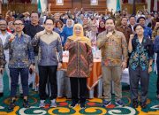 Gubernur Khofifah Terima Apresiasi Jaga Nyala Jurnalisme dan Kuatkan Masa Depan Media Siber di AMSI Awards 2026, Titipkan Pesan Pentingnya Informasi Berkualitas di Era Post-Truth