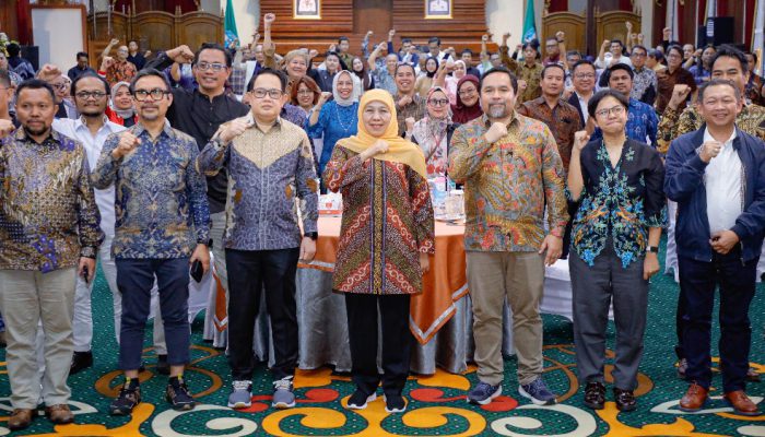 Gubernur Khofifah Terima Apresiasi Jaga Nyala Jurnalisme dan Kuatkan Masa Depan Media Siber di AMSI Awards 2026, Titipkan Pesan Pentingnya Informasi Berkualitas di Era Post-Truth